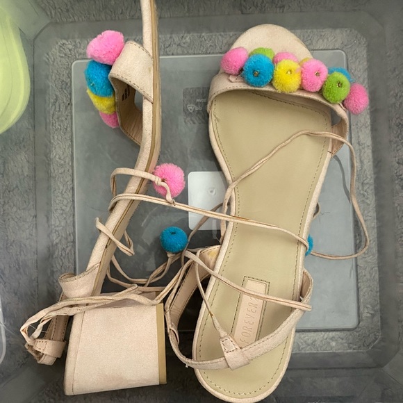 Pom Pom sandals | Forever 21 - Picture 2 of 2